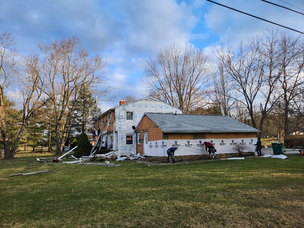 Siding Restoration - Chesterland - Before